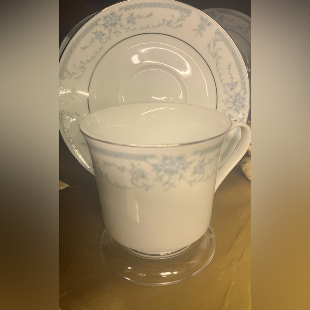 Sheffield China/Set of four cups and four saucers